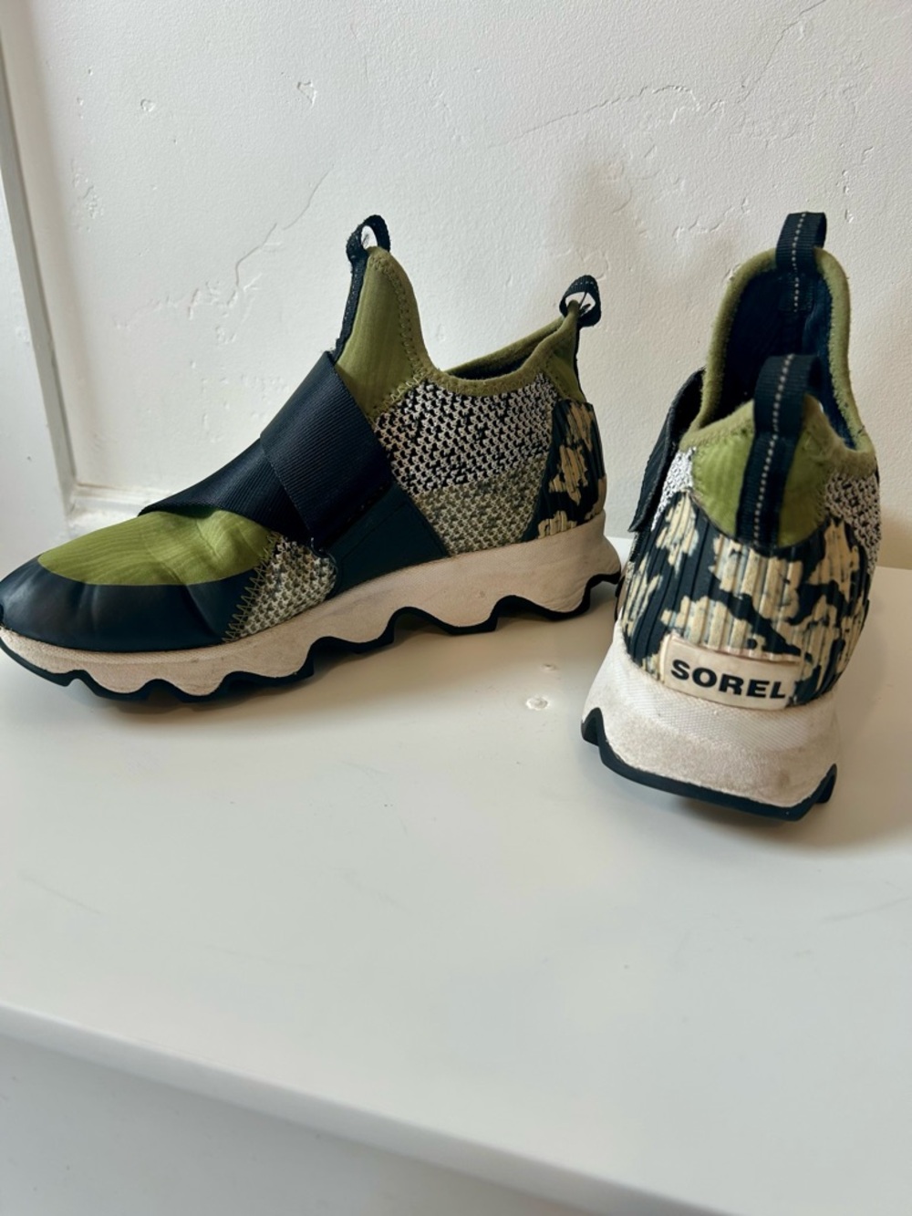 Sorel Kinetic Sneakers- Green and Black- Size 8.5